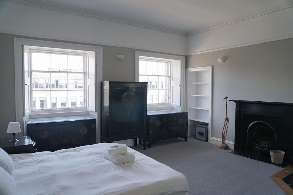 Prime Edinburgh City Centre - 4 Bed Penthouse エクステリア 写真