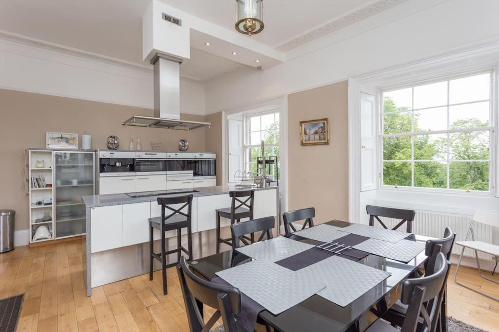 Prime Edinburgh City Centre - 4 Bed Penthouse エクステリア 写真