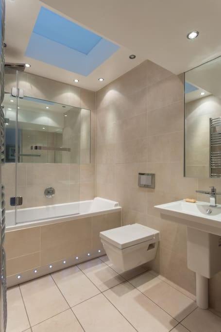 Prime Edinburgh City Centre - 4 Bed Penthouse エクステリア 写真