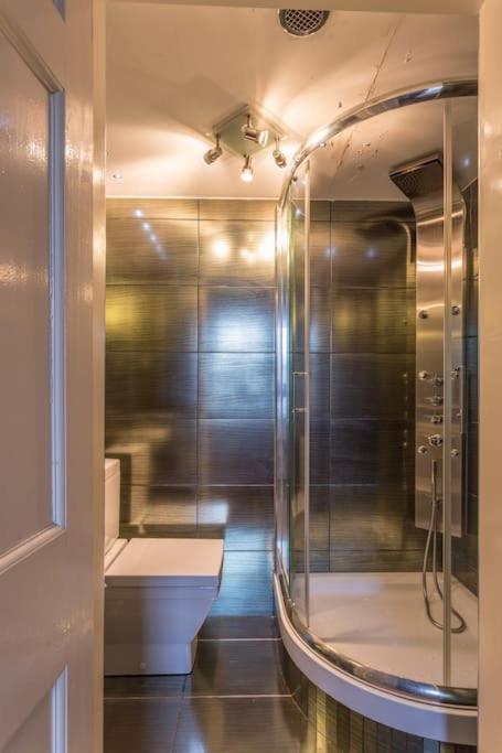 Prime Edinburgh City Centre - 4 Bed Penthouse エクステリア 写真