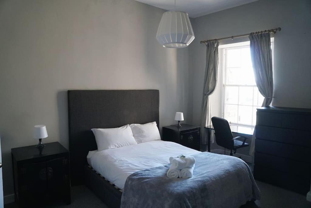 Prime Edinburgh City Centre - 4 Bed Penthouse エクステリア 写真
