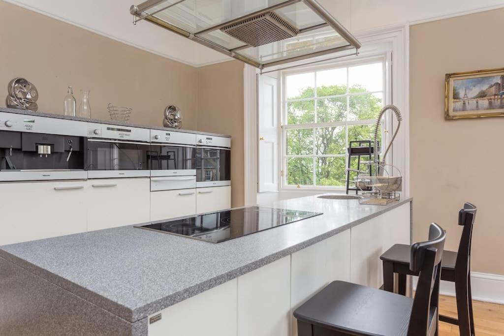 Prime Edinburgh City Centre - 4 Bed Penthouse エクステリア 写真