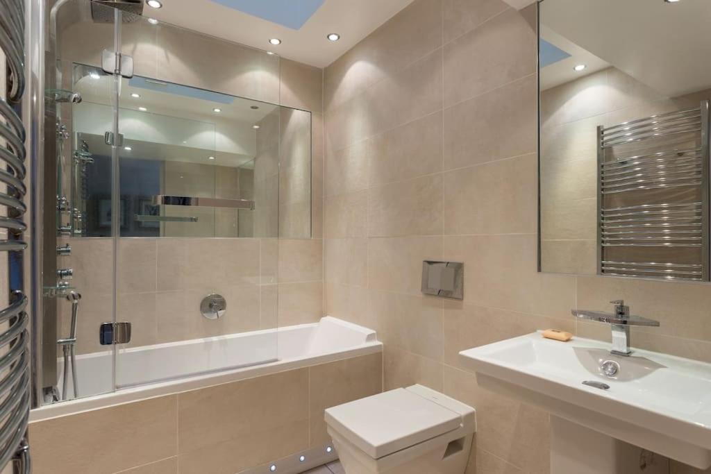 Prime Edinburgh City Centre - 4 Bed Penthouse エクステリア 写真