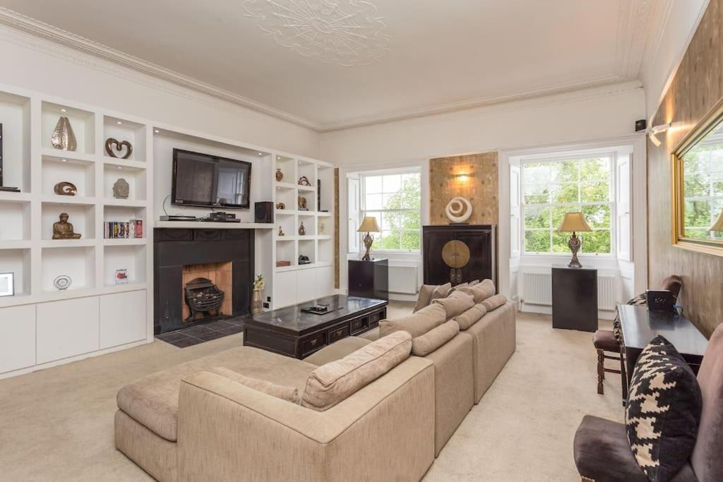 Prime Edinburgh City Centre - 4 Bed Penthouse エクステリア 写真