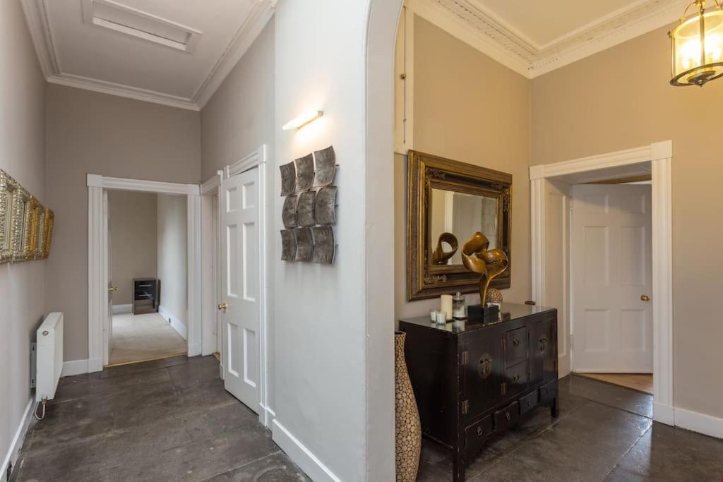 Prime Edinburgh City Centre - 4 Bed Penthouse エクステリア 写真